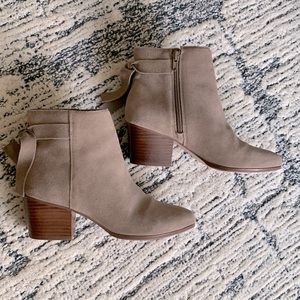 Sole Society Rhilynn Fall Taupe Suede Leather Ankle Booties - 7